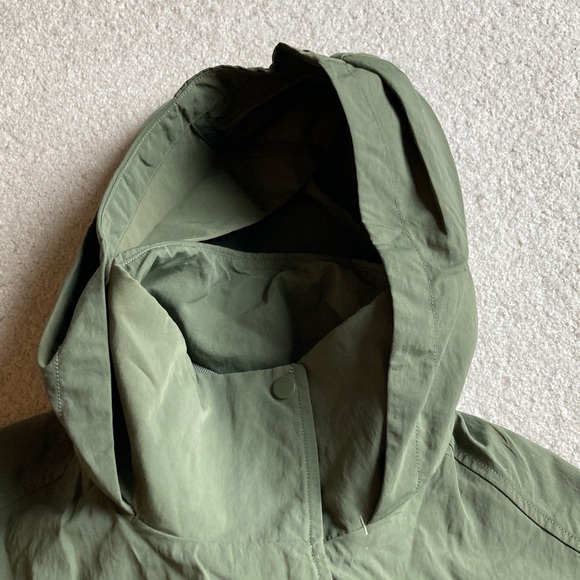 Lululemon Always Effortless long jacket in medium olive - Picture 4 of 15